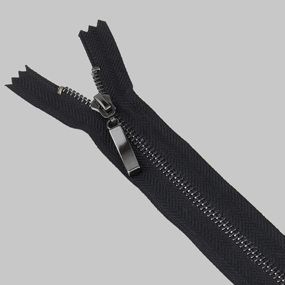 Молния металлическая разъемная 1-замок (пуллер прямой) 60 см Т3 темный никель/черный