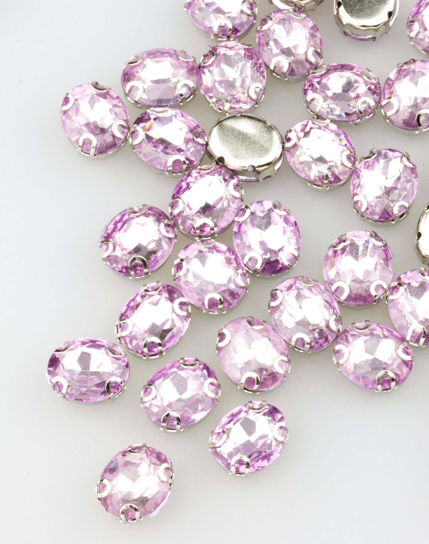 Овальные пришивные стразы в металлической оправе