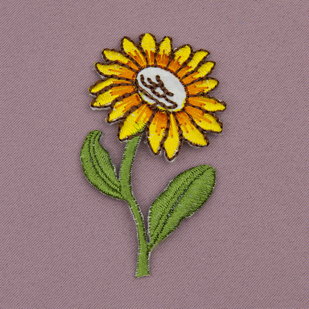 Клеевая аппликация на одежду