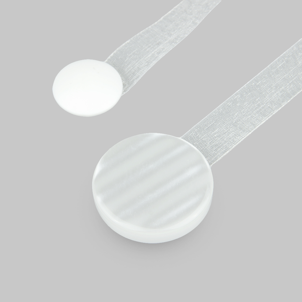 Магнит для штор на ленте А-095 -1 белый "Карамель" (d35мм)