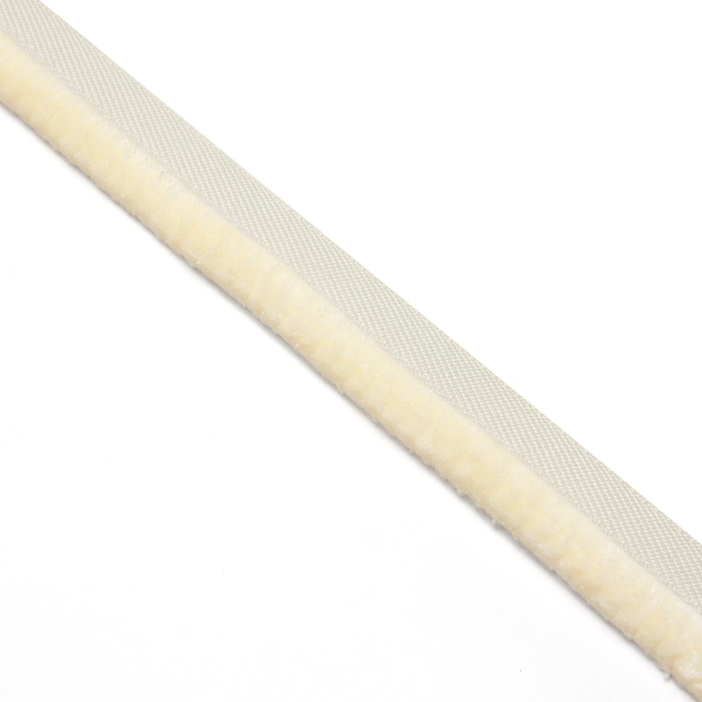 Кант  пушистый  XB-703-7 белый (2 см/d 1 см)