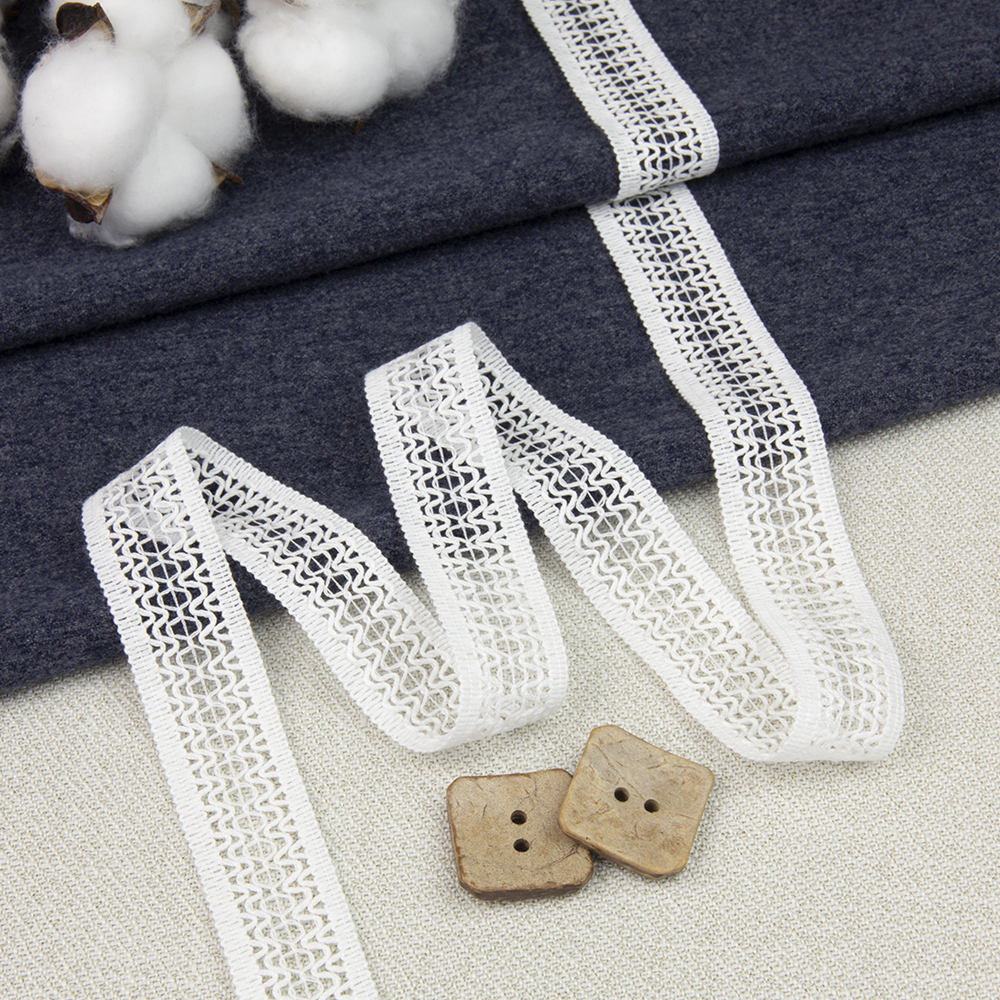 Кружево вязанное