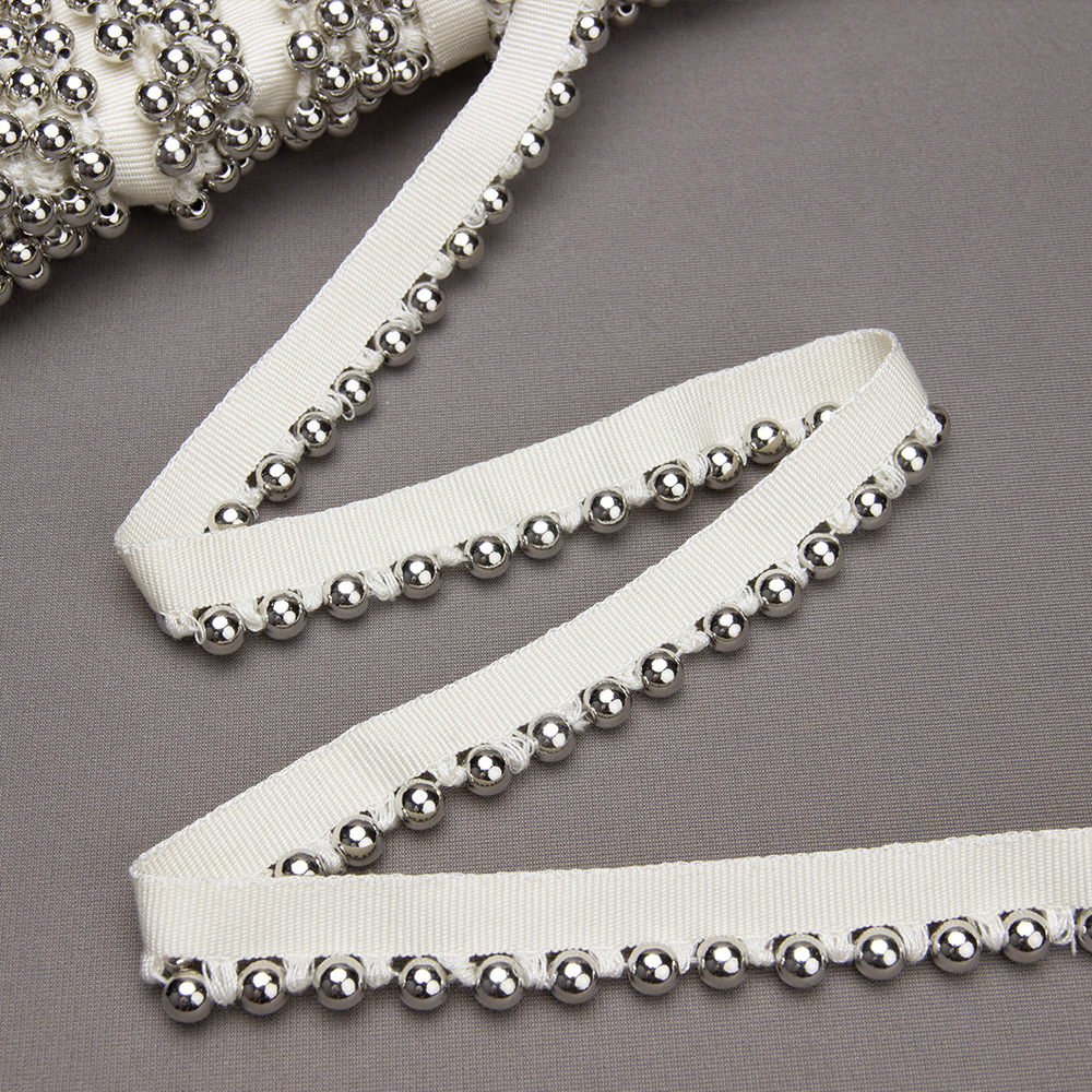 Бахрома-кант с бусами A121C-3 молочный/серебро