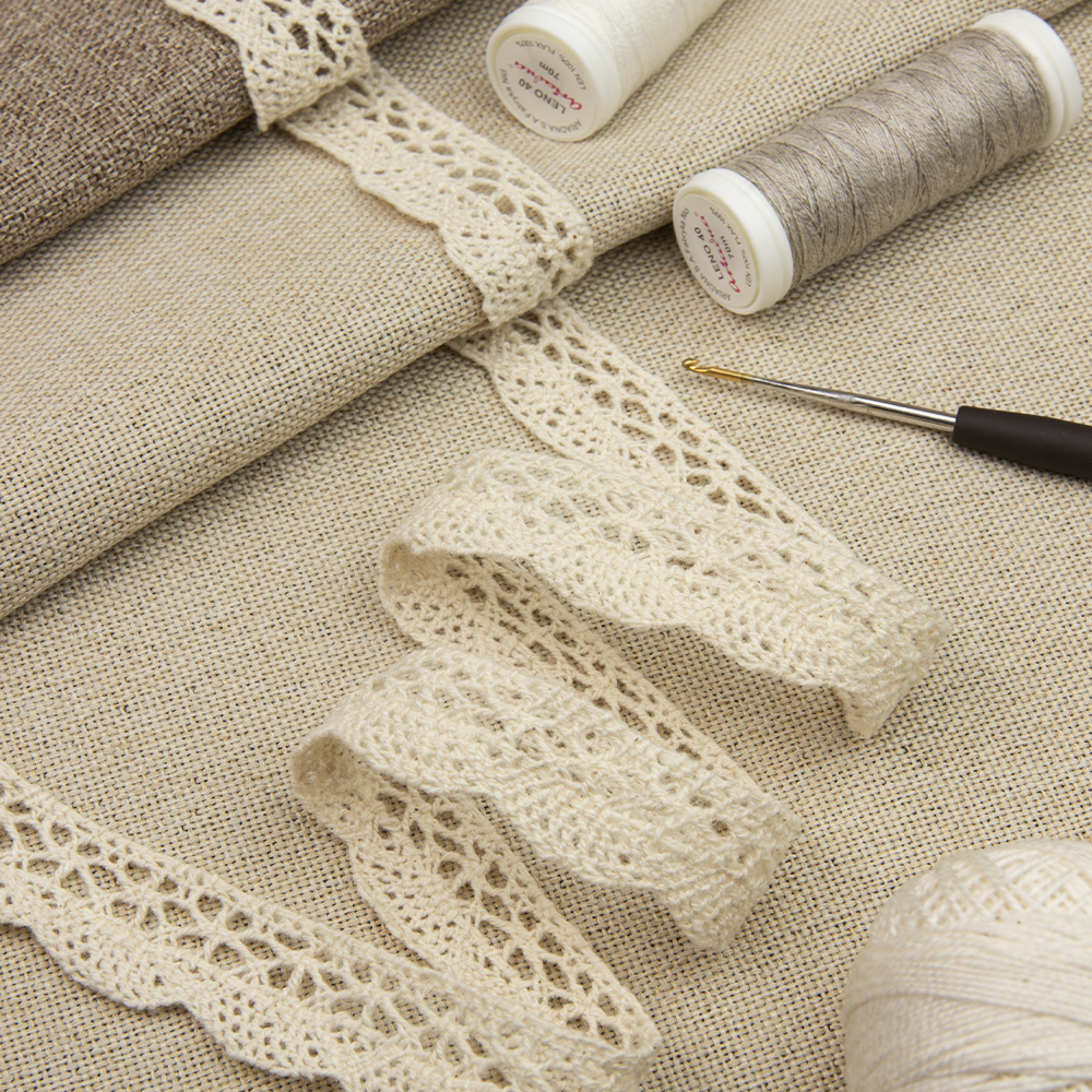 Кружево вязанное