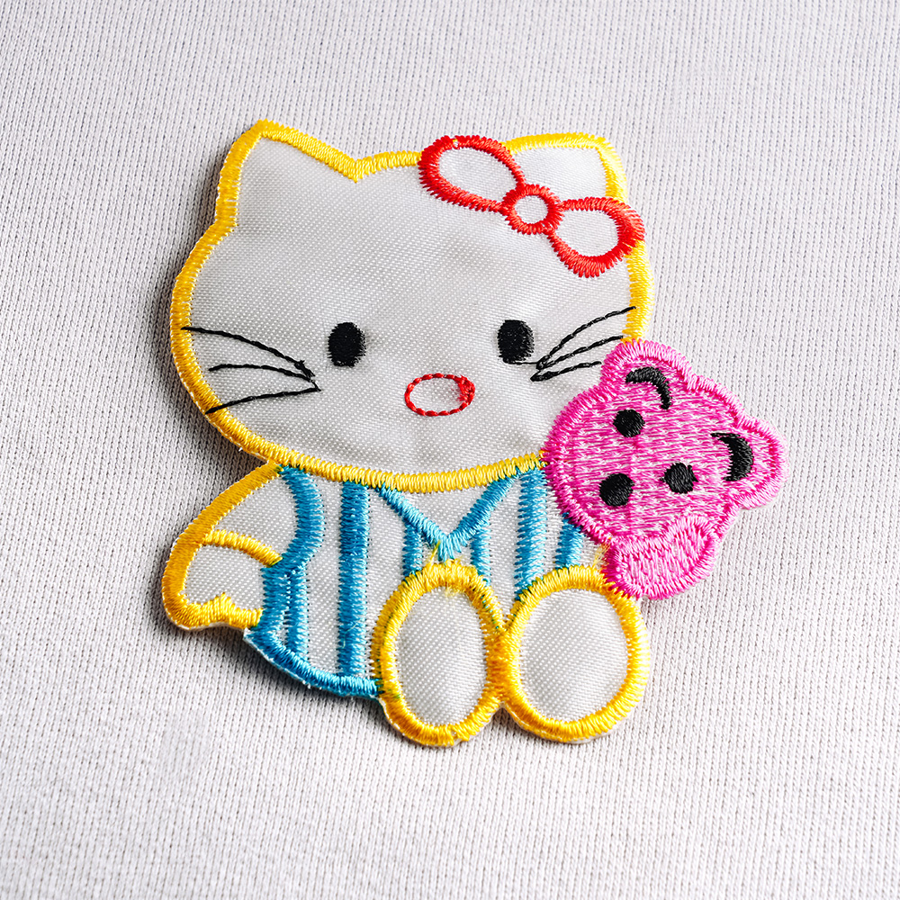 Клеевая аппликация на одежду