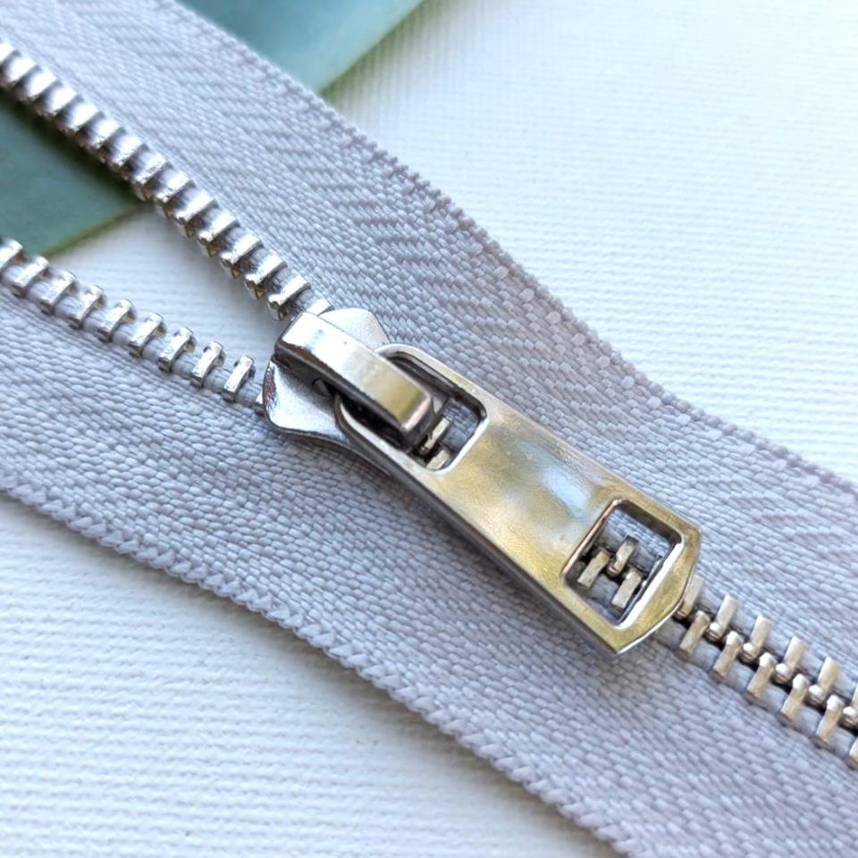 Металлическая молния ТИТАН разъемная 75 см Т5 (ТТ) (1 замок) никель/светло-серый