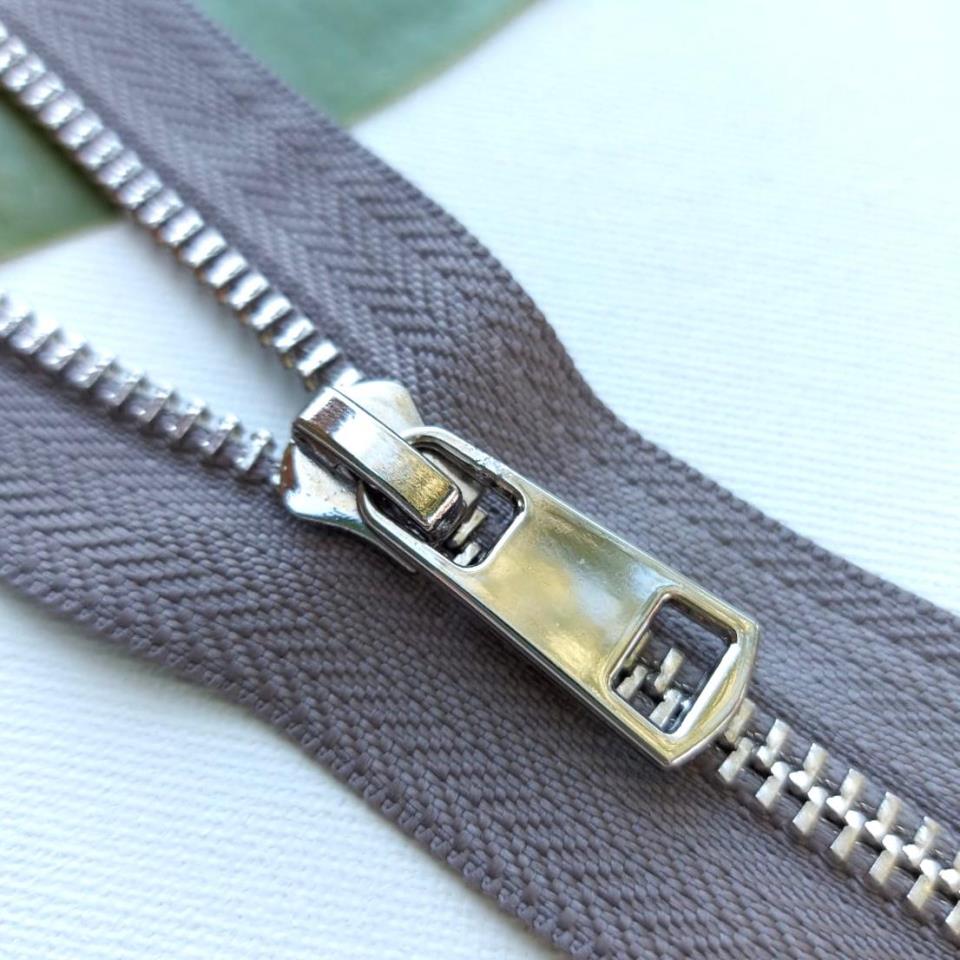 Металлическая молния ТИТАН разъемная 75 см Т5 (ТТ) (1 замок) никель/темно-серый