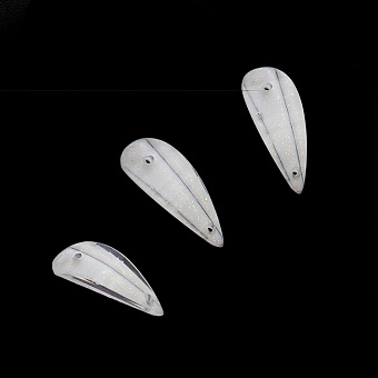 пришивное украшение из пластика