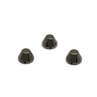 пластиковые украшения с шипами